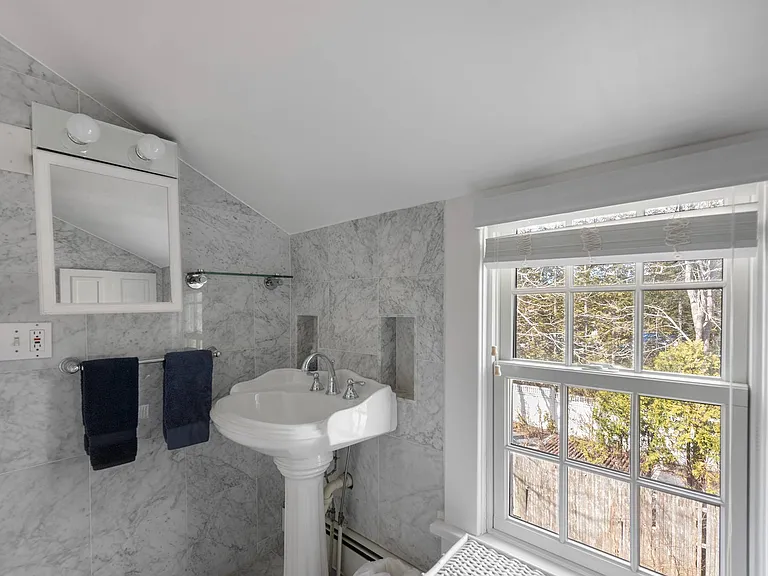 80 Tuckahoe Ln — Photo 13