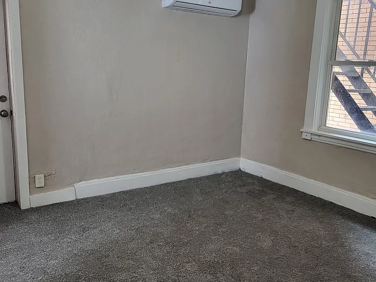 406 Grace St — Photo 3