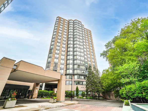3 Hickory Tree Rd #907, Toronto, ON M9N 3W5