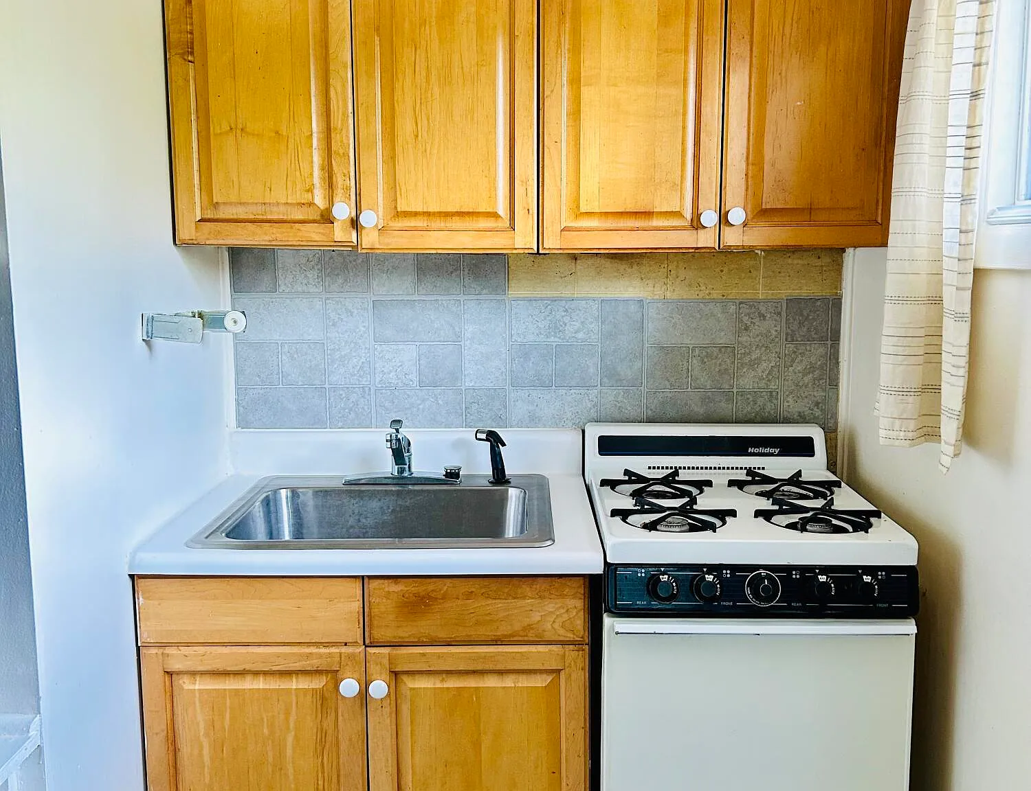 1 bed, 1.0 bath, 225 sqft, $800 — Photo 4
