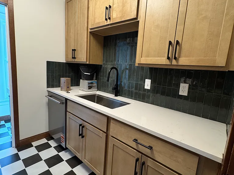 728 Franklin Ave #1 — Photo 5