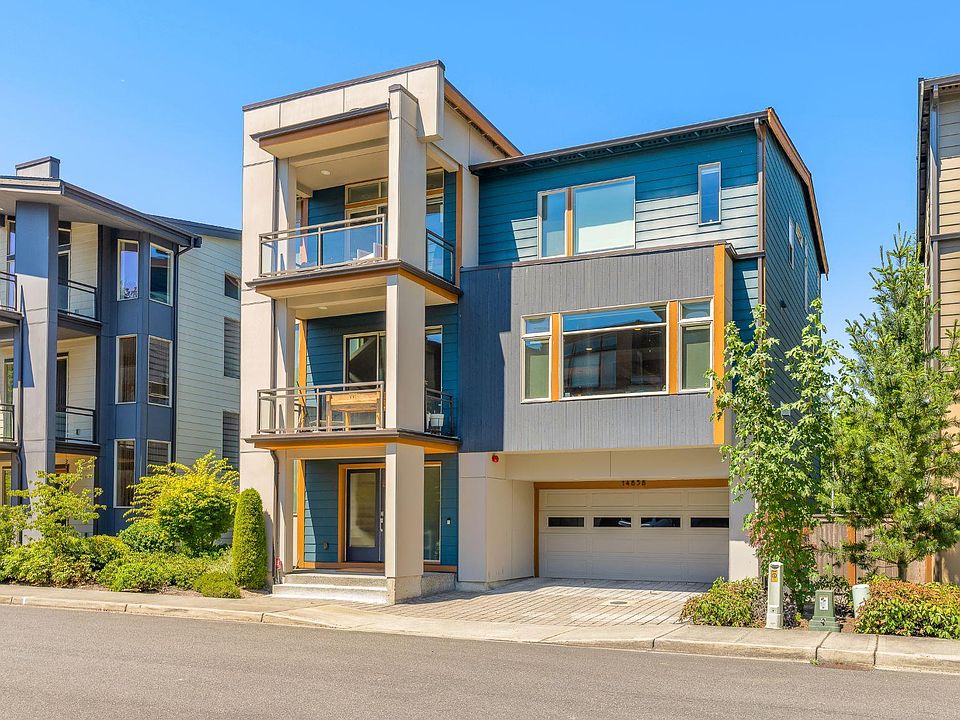 Gorgeous well maintained neighborhood