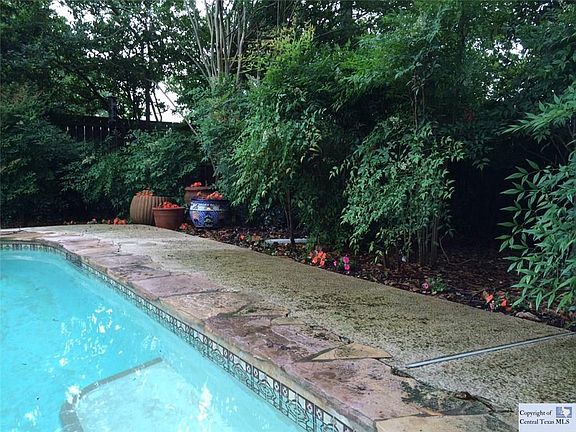 2nd image of 1335 Canary Ln