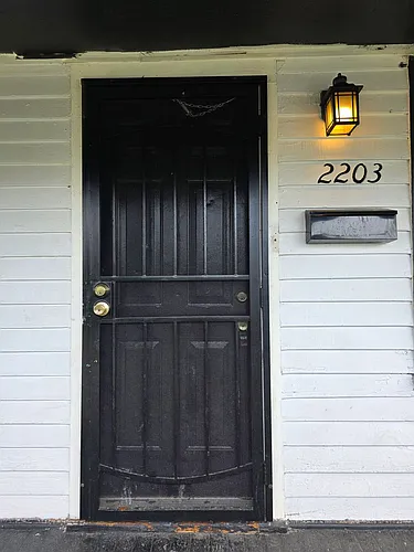 2203 Smith St Photo 1