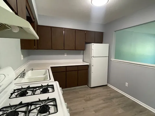 2355 Lewis Ave #10-8, Zion, IL 60099