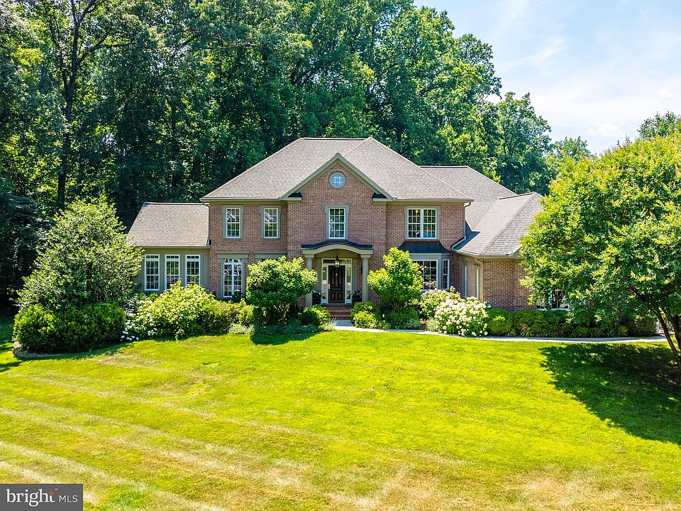 1st image of 10521 Fox Crest Ct
