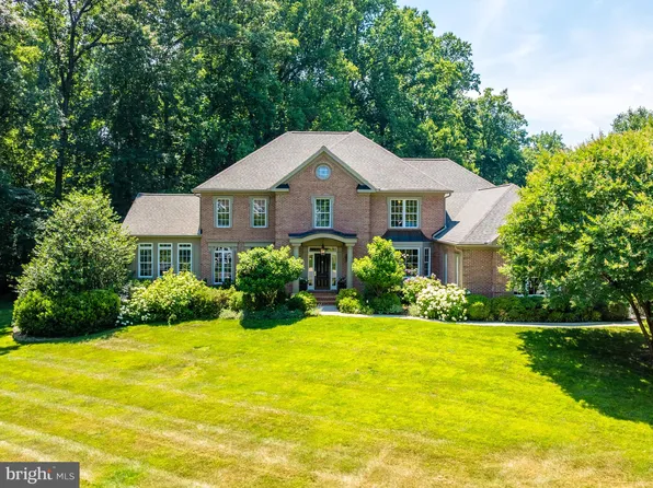 10521 Fox Crest Ct, Great Falls, VA 22066