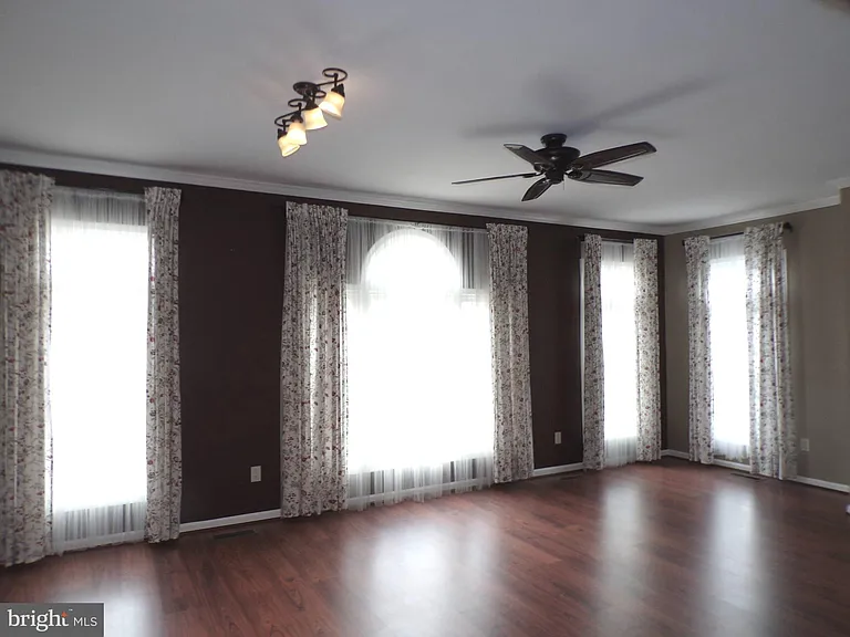 6624 Thurlton Dr — Photo 2