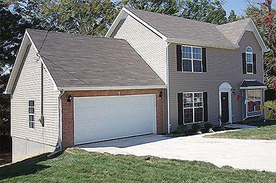 2nd image of 115 Lyndhurst Dr