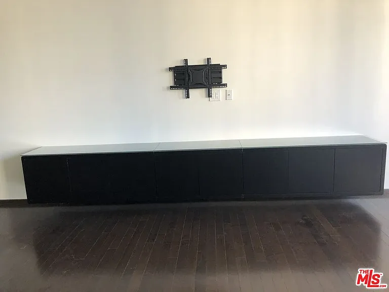 1645 Vine St #708 — Photo 2