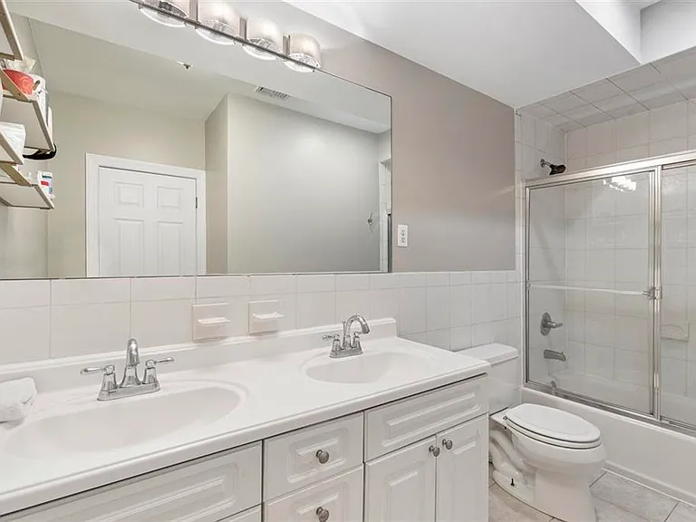 215 Grand St #1F — Photo 18