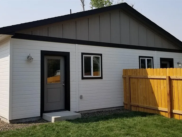 1003 N B St — Photo 1