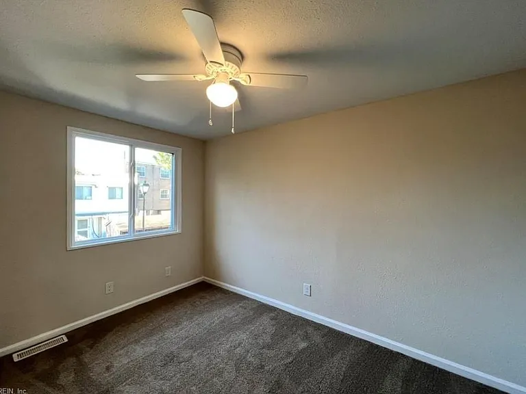 6505 Harvey Ct — Photo 17