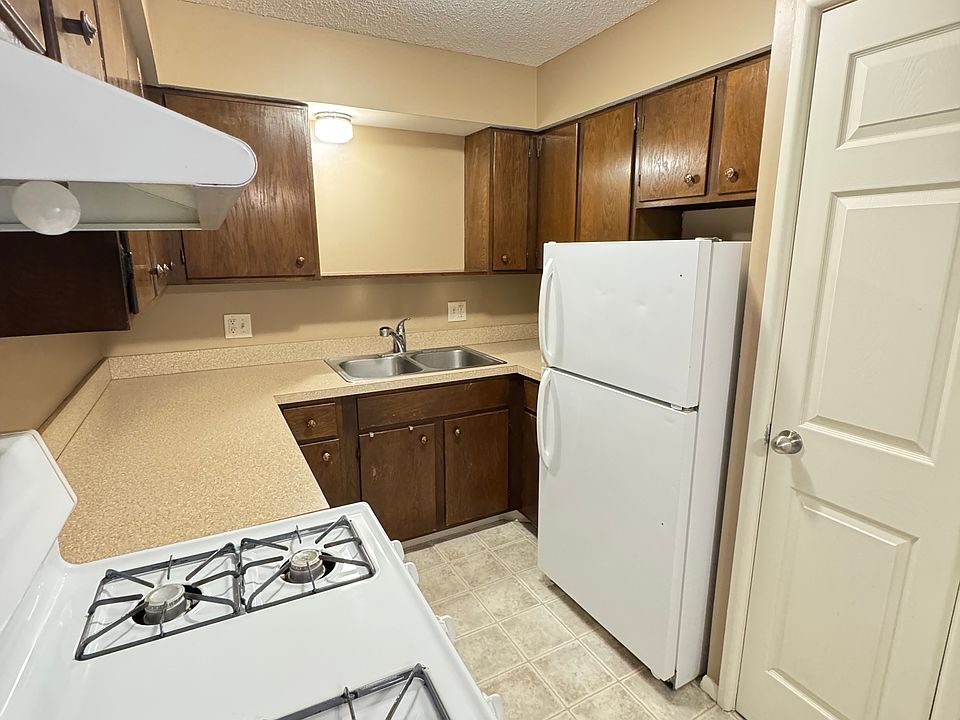 1st image of 2610 S 70th St #108