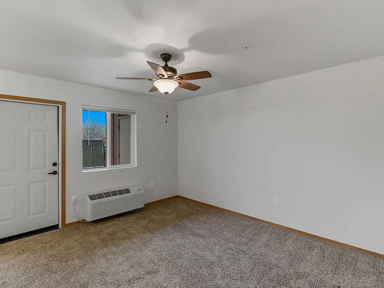 Oak Springs Apartments — Photo 38