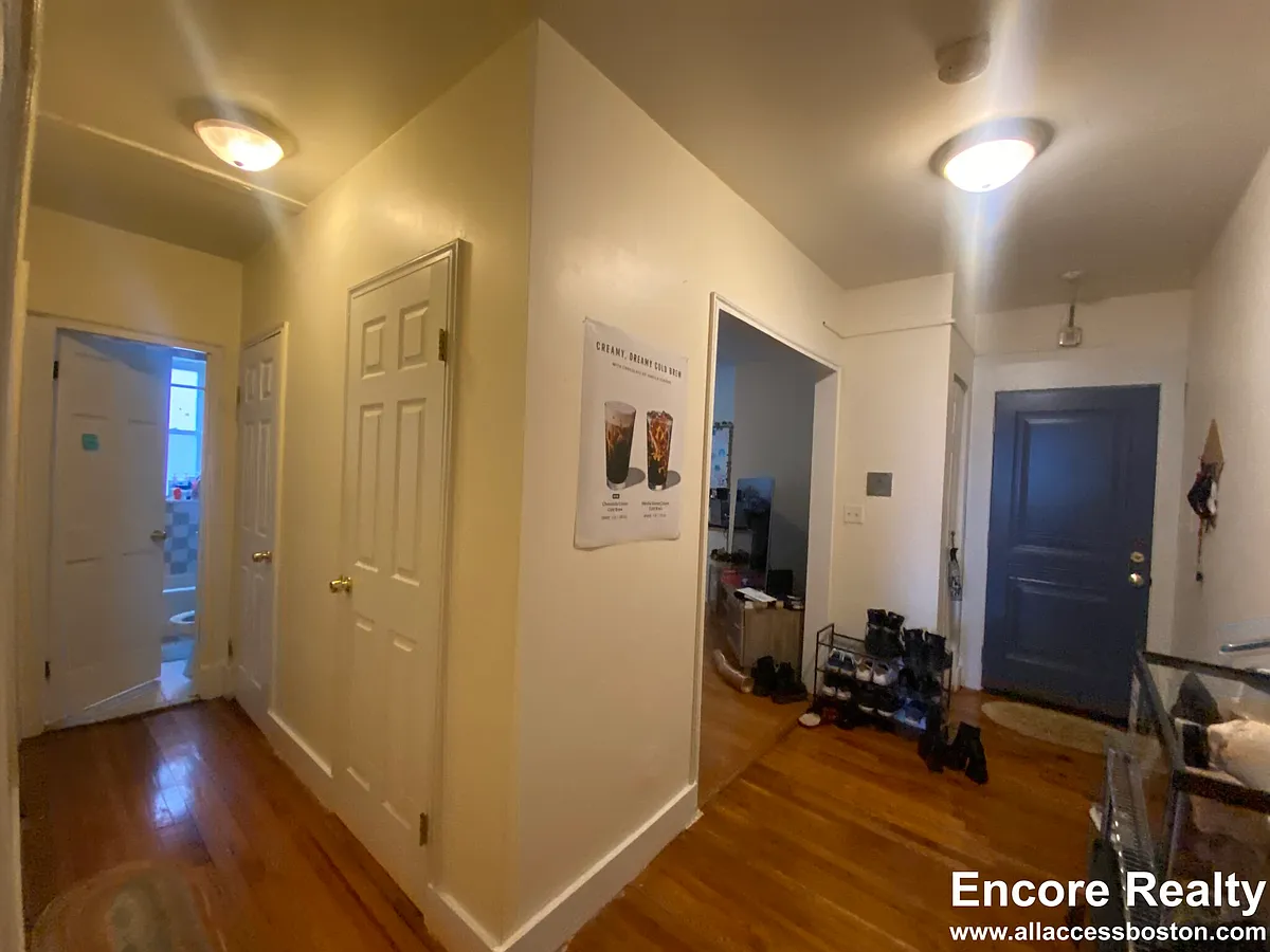 Building Photo - 240 Kelton St #12A