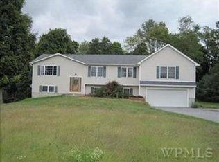 7 Eleanor Dr, Salt Point, NY 12578