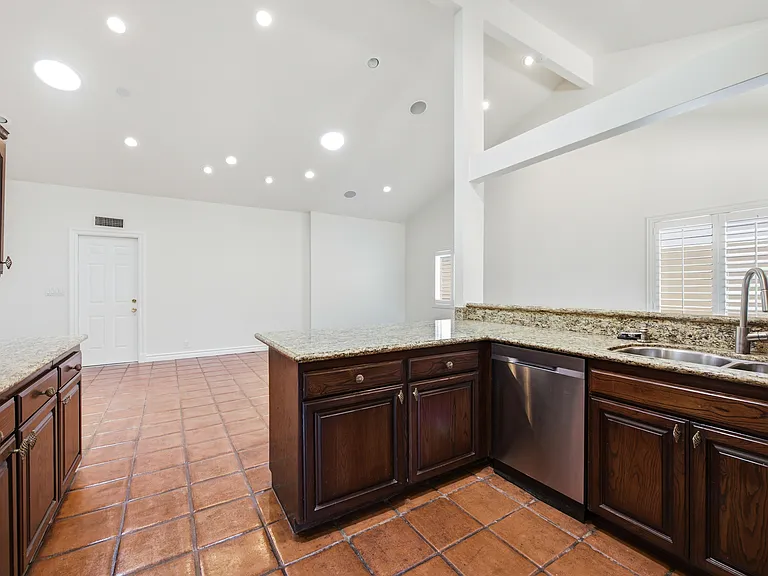 1090 Elfstone Ct — Photo 14