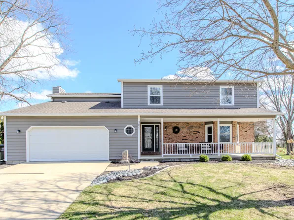 301 Lake Shore Cir, Bloomington, IL 61704