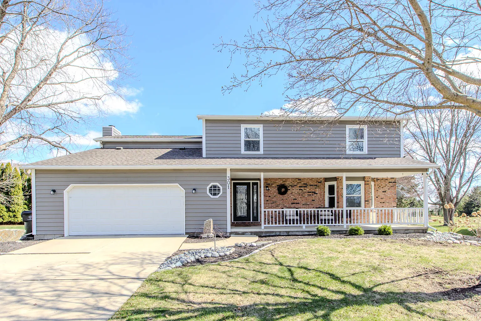 301 Lake Shore Cir photo 1