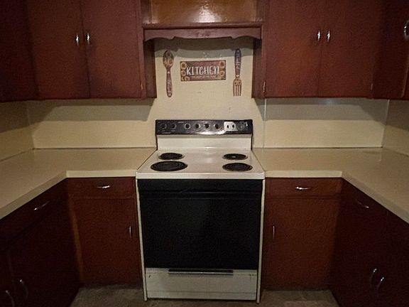 3rd image of 808 SW 4th St