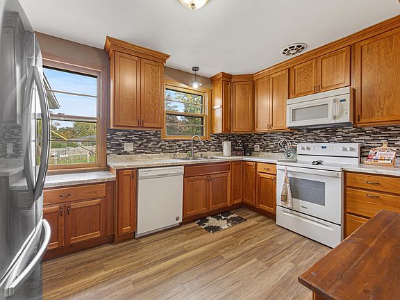 3rd image of 840 Mineral Springs Rd NE