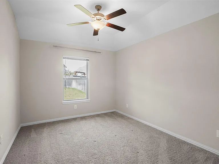 15218 Kickapoo Cavern Dr — Photo 10