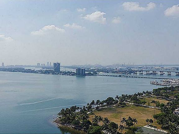 4th image of 2020 North Bayshore Drive #2104