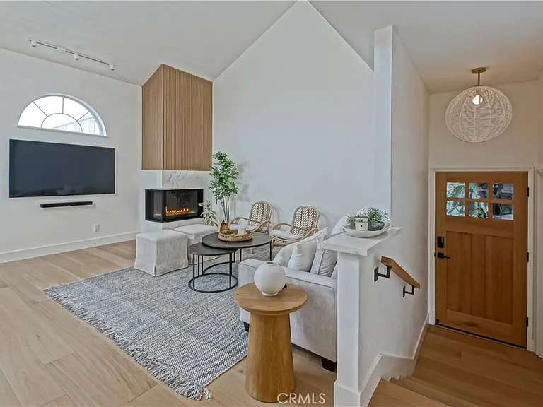 320 Marine Ave — Photo 3