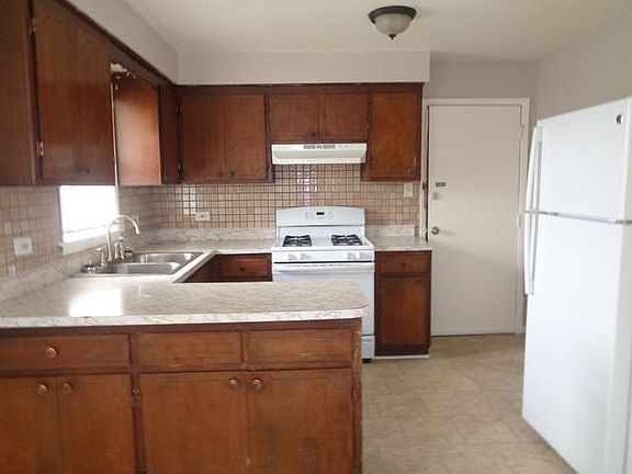 3rd image of 8701 S 81st Ct APT 6