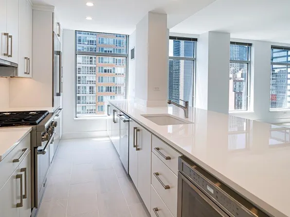 250 East 54th Street image 1 of 21