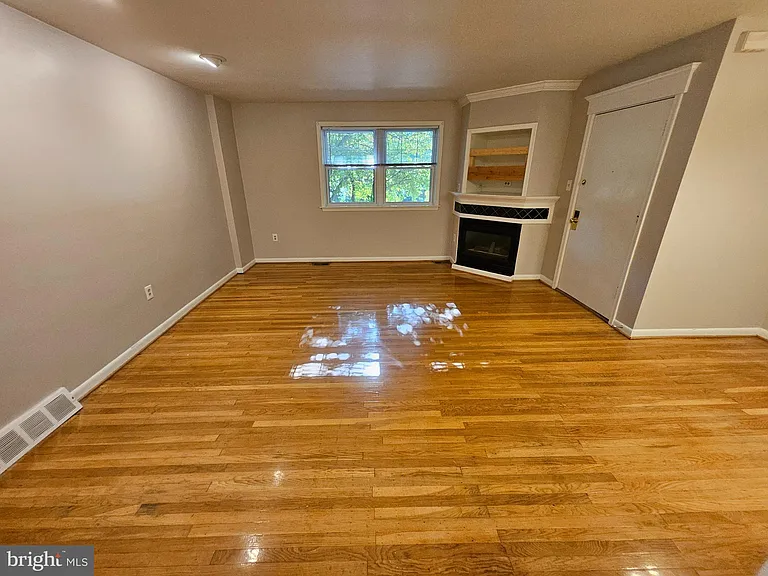 200 N Wayne Ave #9 — Photo 9
