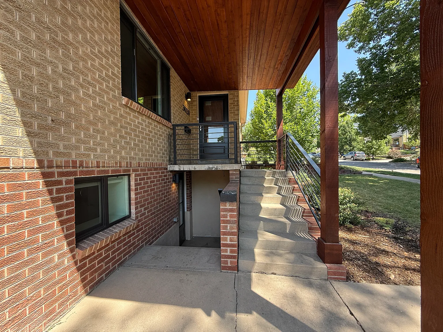 4 bed, 2400 sqft, $4,950 — Photo 3