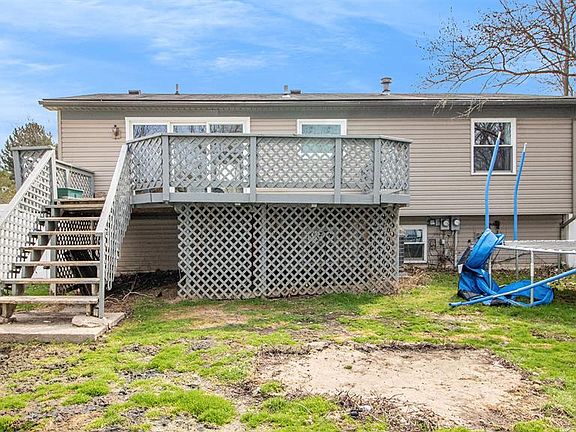 4th image of 44490 Albert Dr
