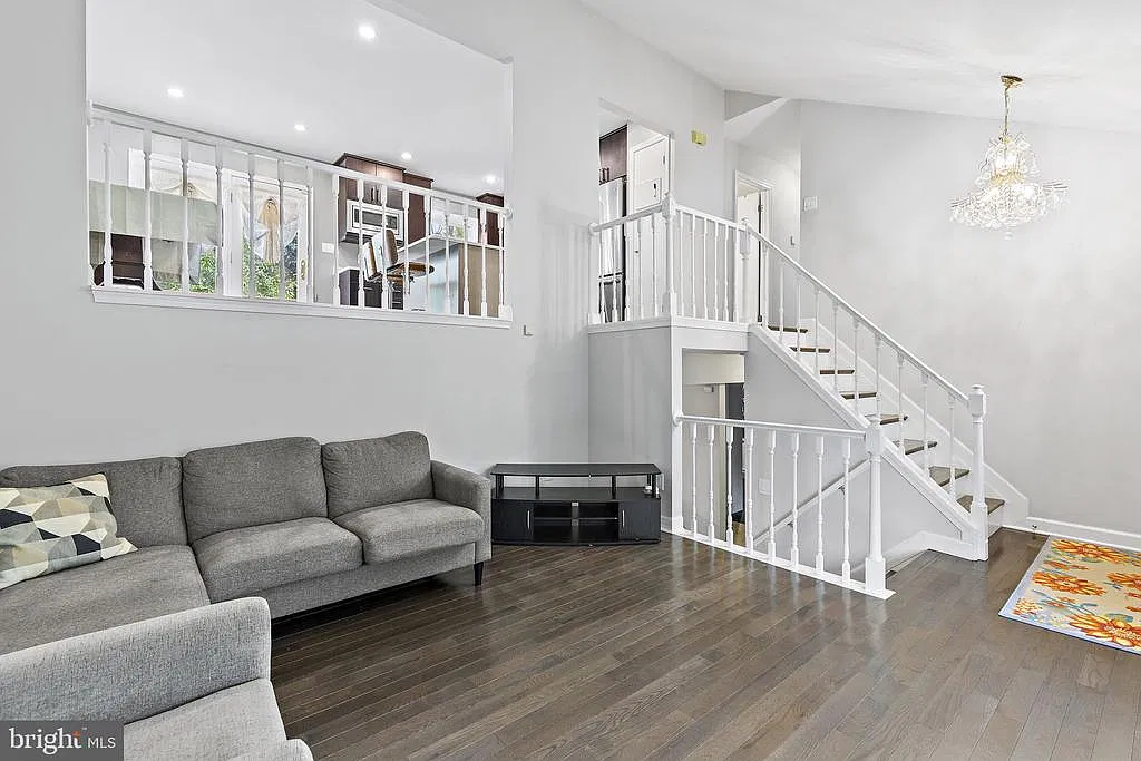 3 bed, 3.0 bath, 1898 sqft, $3,300 — Photo 4