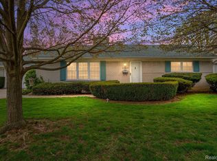 22606 Rio Vista St, Saint Clair Shores, MI 48081