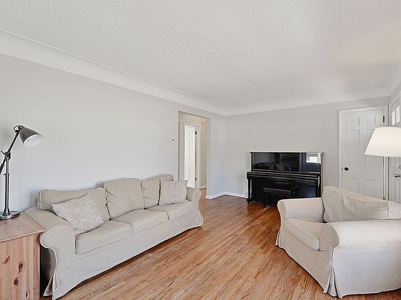 5th image of 4058 Sheridan Ave N