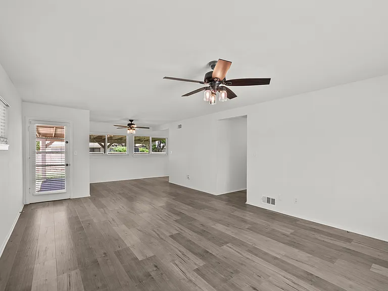 809 W Avenue J10 — Photo 11
