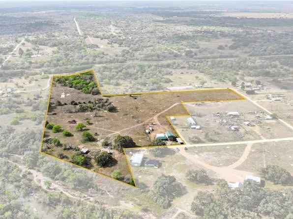 617 Bartlett Rd, Goliad, TX 77905