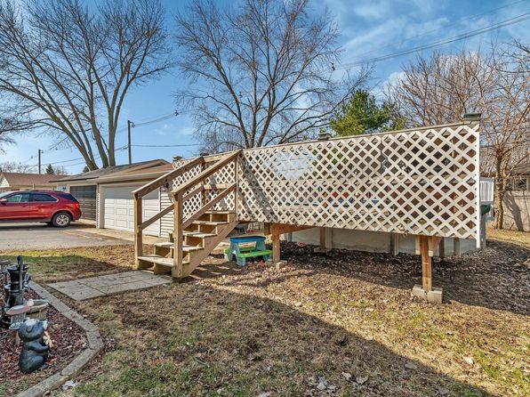 903 Cove Ave, Lockport, IL 60441