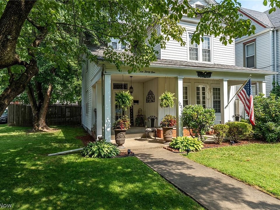 1st image of 1031 Juliana St