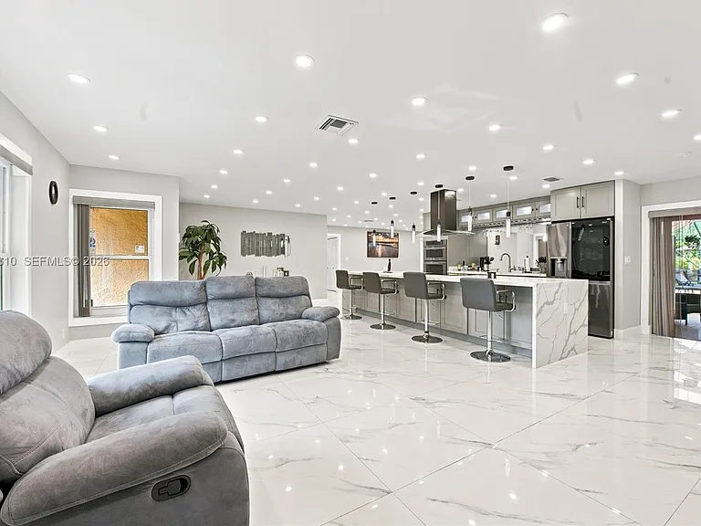 821 Ramblewood Dr — Photo 13