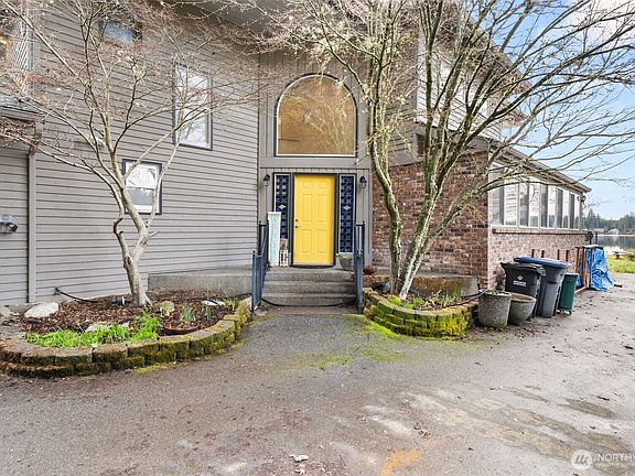 2nd image of 51 E Lynda Lane W