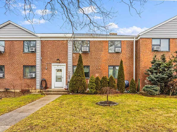 67-11 Bell Blvd #2, Oakland Gardens, NY 11364