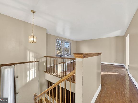 2nd image of 7103 Victoria Pl