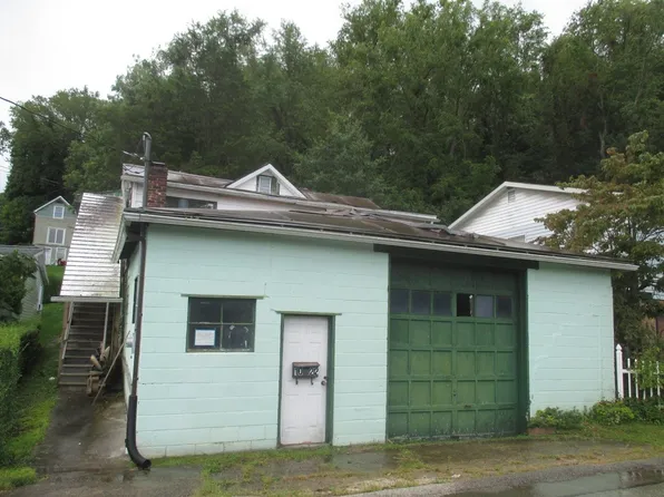 1022 Green St, California, PA 15419