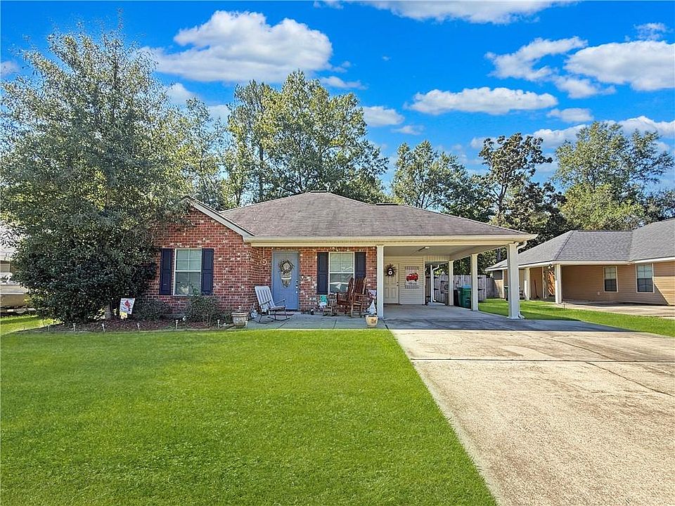 1st image of 218 S Park Cir