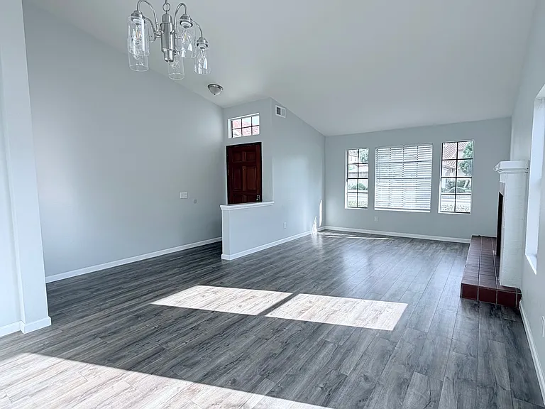 657 Redlands Pl — Photo 9