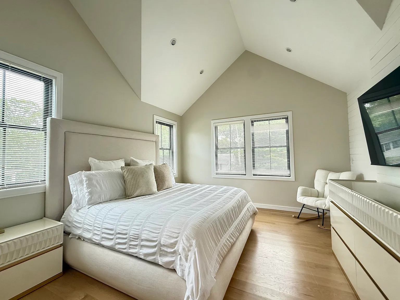 5 bed, 5.5 bath, 3000 sqft, $13,500 — Photo 4