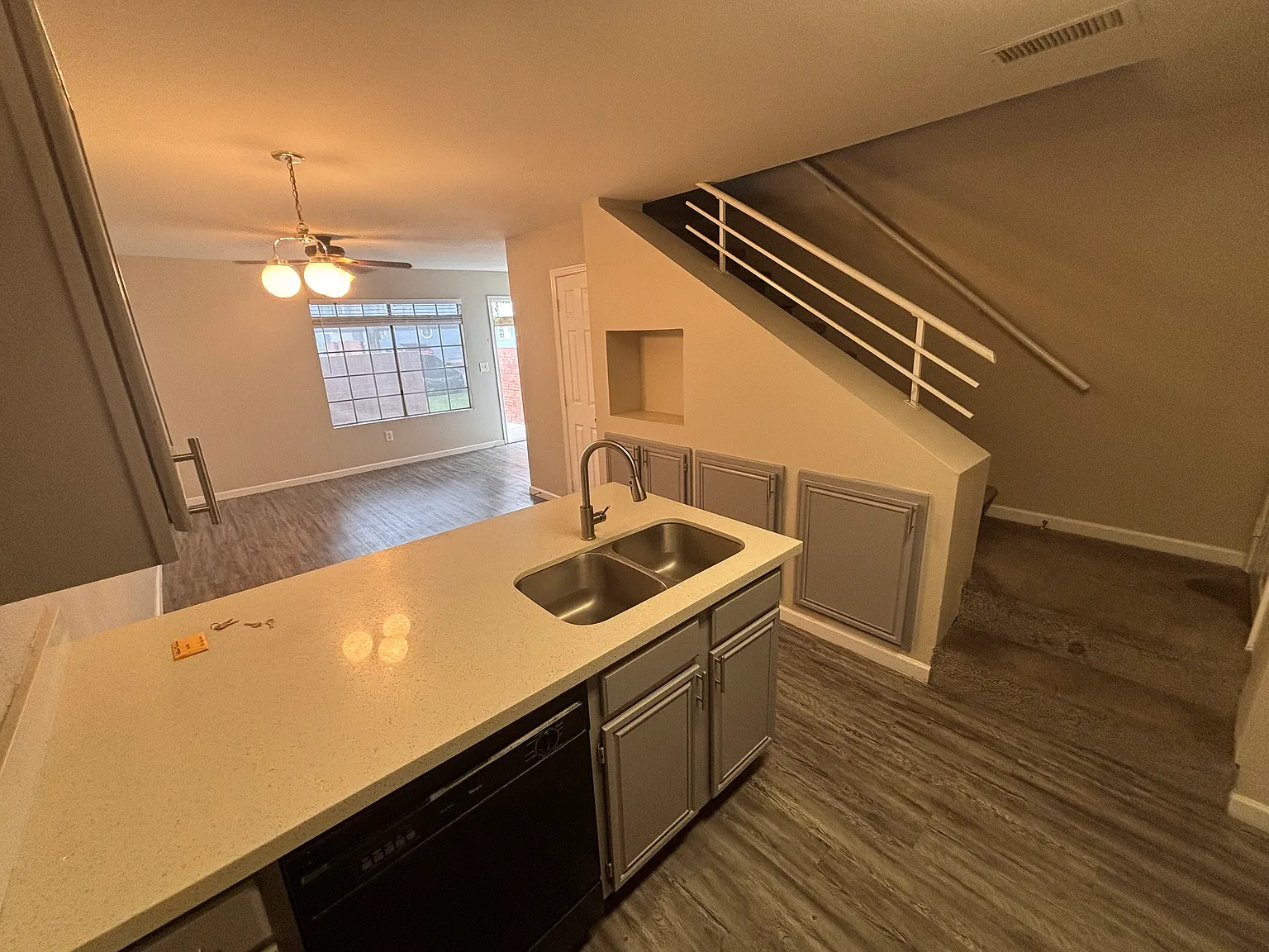 3 bed, 2.5 bath, 1118 sqft, $1,900 — Photo 3